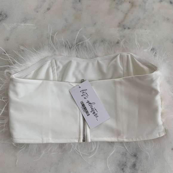 12th Tribe Chanel White Faux Feather Top Medium - Picture 5 of 5